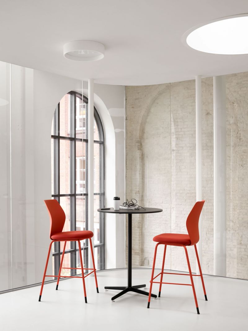 Contour Bar Stool